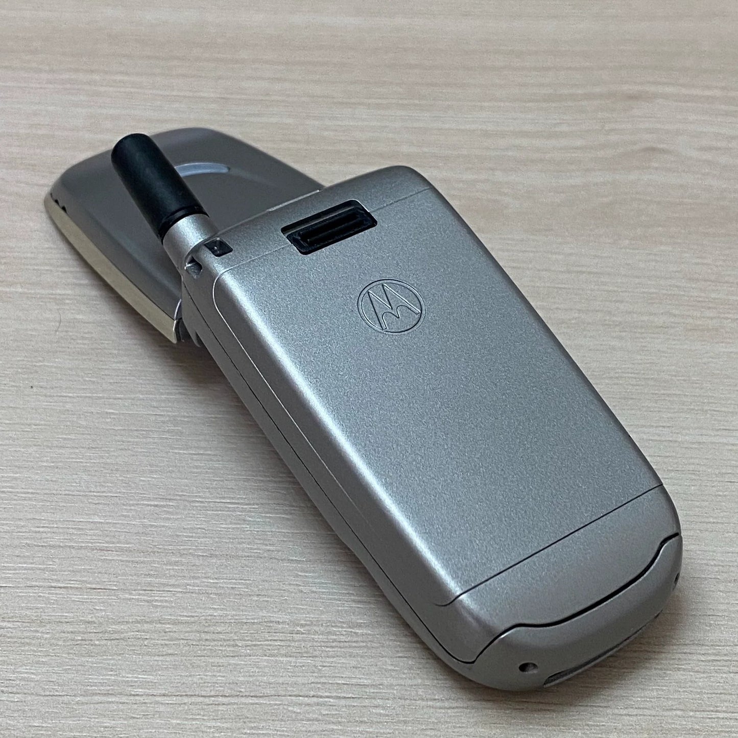 Motorola V8088+ in silver